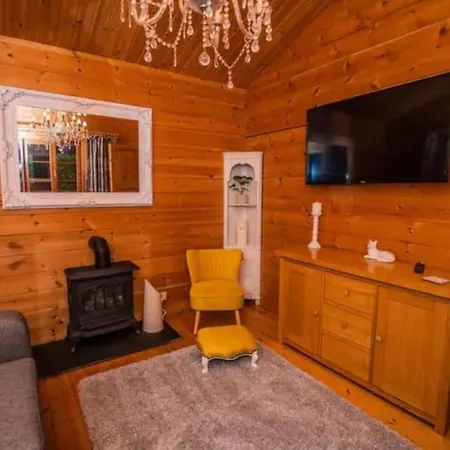 Tranquil Log Cabin Shepton Mallet Exterior photo
