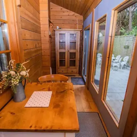 Tranquil Log Cabin Shepton Mallet Exterior photo