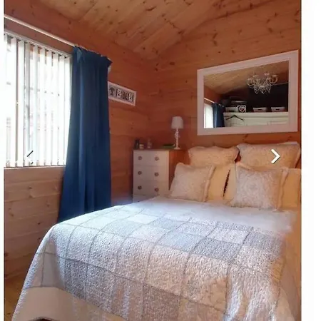 Tranquil Log Cabin Shepton Mallet Exterior photo