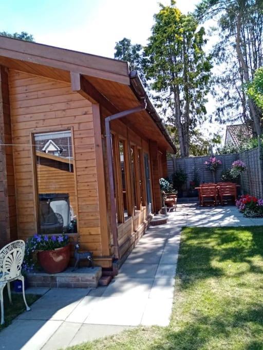 Tranquil Log Apartment Shepton Mallet